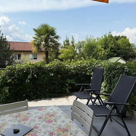 Cozy With Terrace דירה