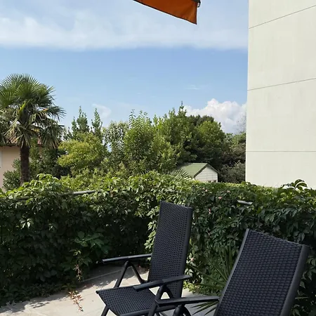 Cozy With Terrace דירה