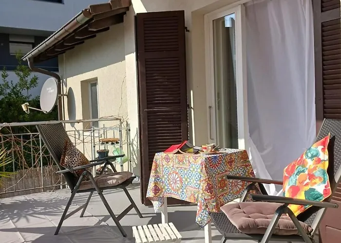 Cozy With Terrace Apartamento