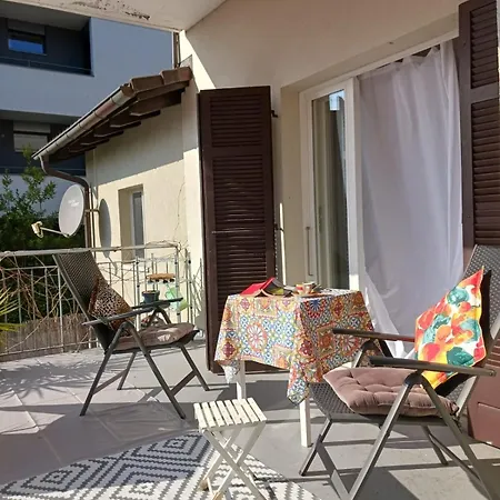 Cozy With Terrace Apartament